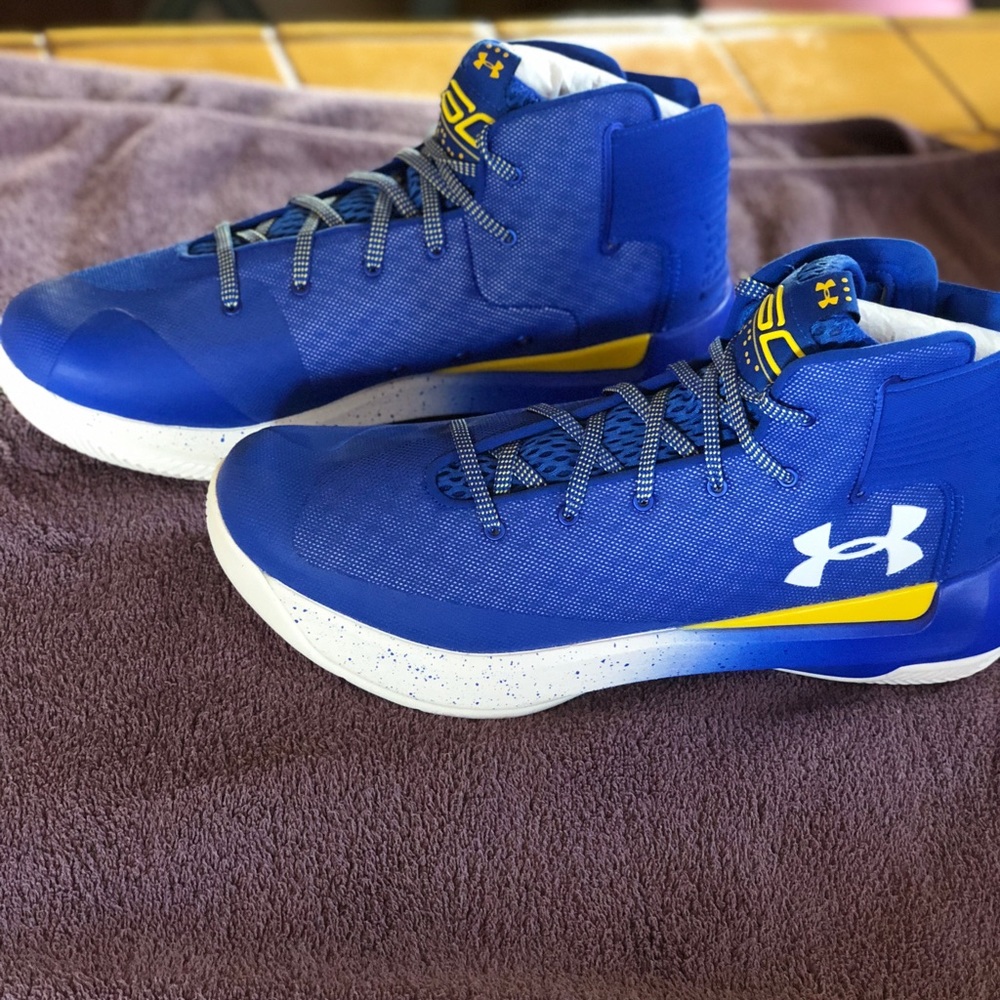 Under Armour Men’s UA Curry 3 Basketball Shoes